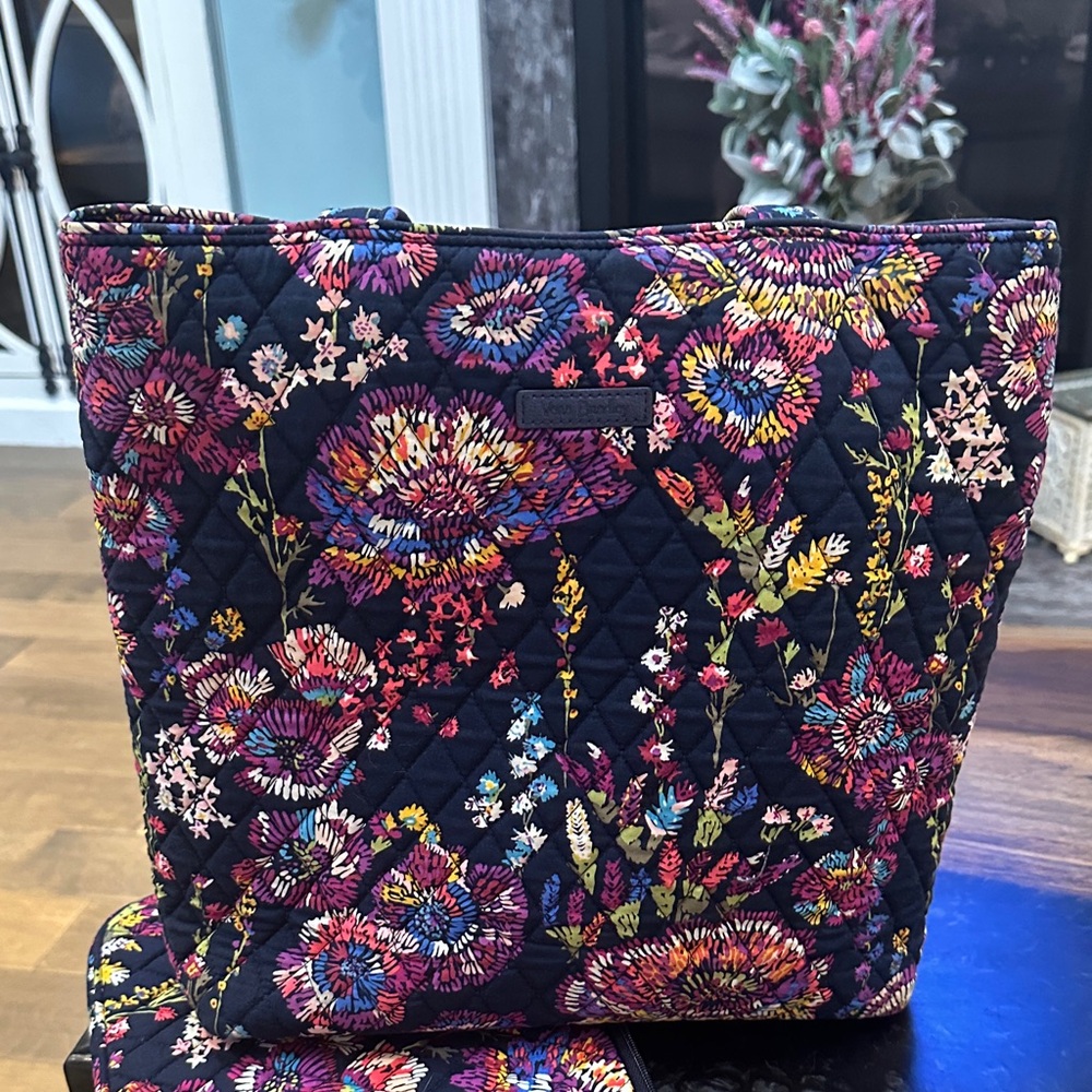 Colorful Vera Bradley Bundle, Floral Quilted Bag Set. - Picture 4 of 10